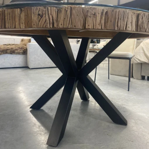 Photo de Table à manger ronde Sleeperwood en bois massif de chene pieds en acier de chez maison des meubles