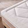 Image de Matelas Chenonceau double Hybride composé de ressort ensachés Henrich Westphal sur un lit double