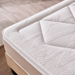 Image de Matelas Chenonceau double Hybride composé de ressort ensachés Henrich Westphal sur un lit double