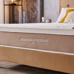 Image de Matelas Chenonceau double Hybride composé de ressort ensachés Henrich Westphal sur un lit double