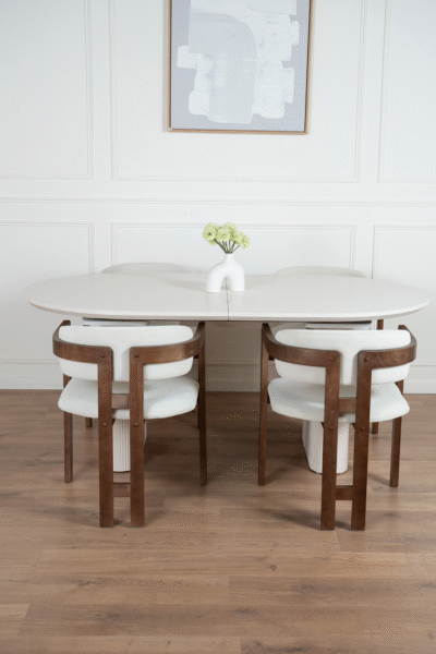 Table à manger Pillard extensible Table à manger Pillard extensible accompagné de chaises en bois BERGAMO