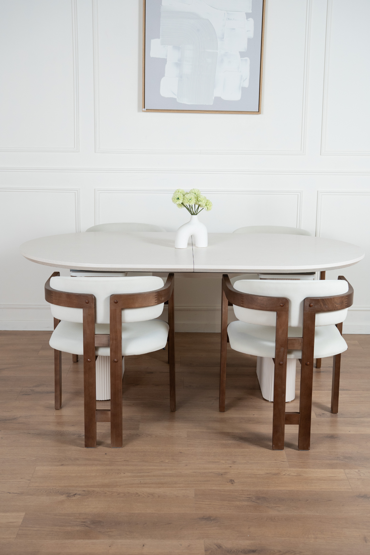 Table à manger Pillard extensible Table à manger Pillard extensible accompagné de chaises en bois BERGAMO