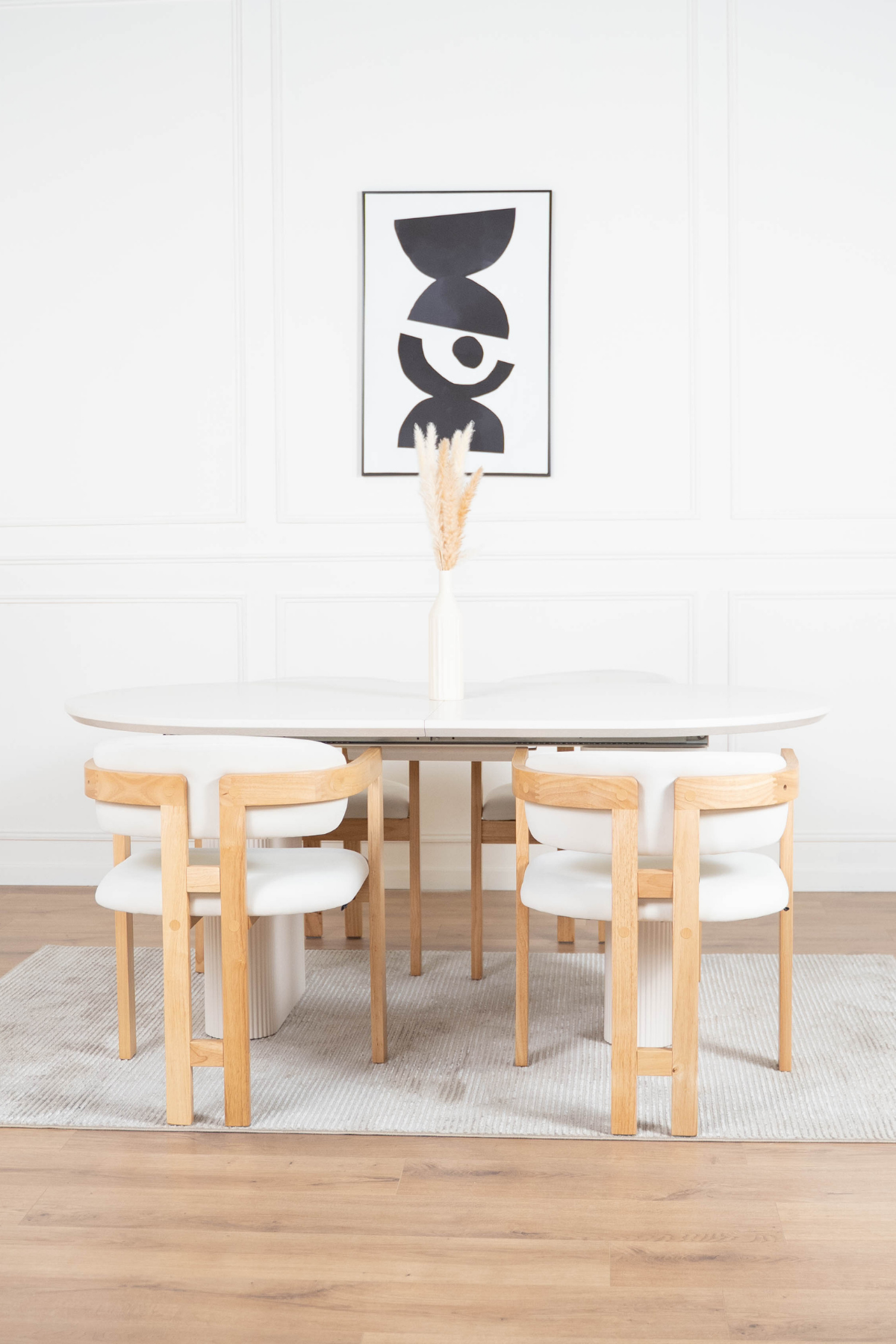 Table à manger Pillard extensible Table à manger Pillard extensible accompagné de chaises en bois BERGAMO