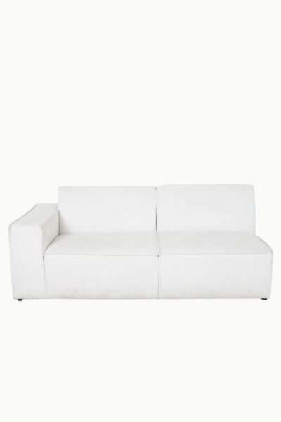 Canapé magnum en tissu chenille écru, modèle d’angle avec assises larges et lignes épurées