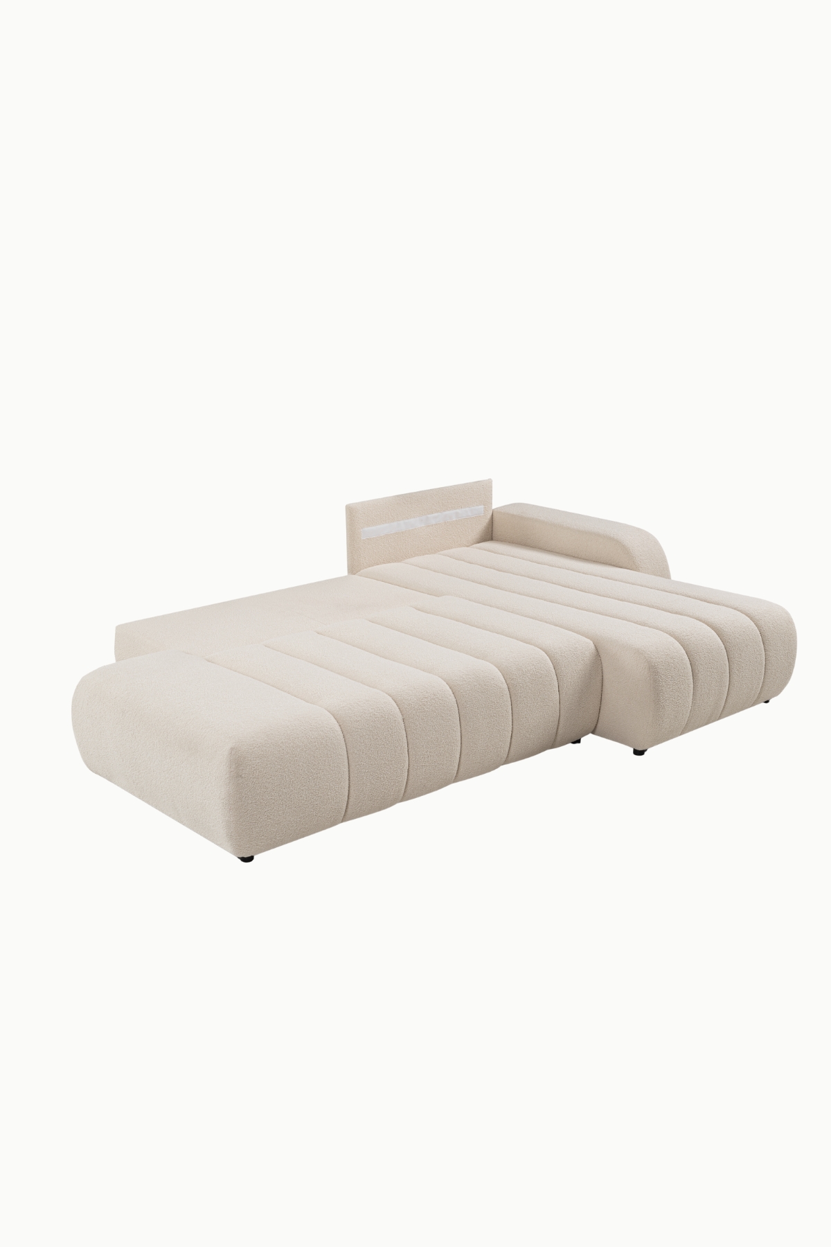 Canapé d’angle Baloo coffre et convertible en laine bouclée écrue, assises larges à coutures verticales, dossier confortable et méridienne, design arrondi moderne.