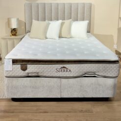 Lit coffre et table de chevet Prada. Matelas Sierra