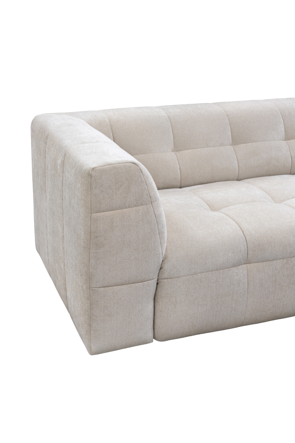 Canapé d’angle Brice en tissu chenille, modèle clair matelassé avec assises larges et design moderne.