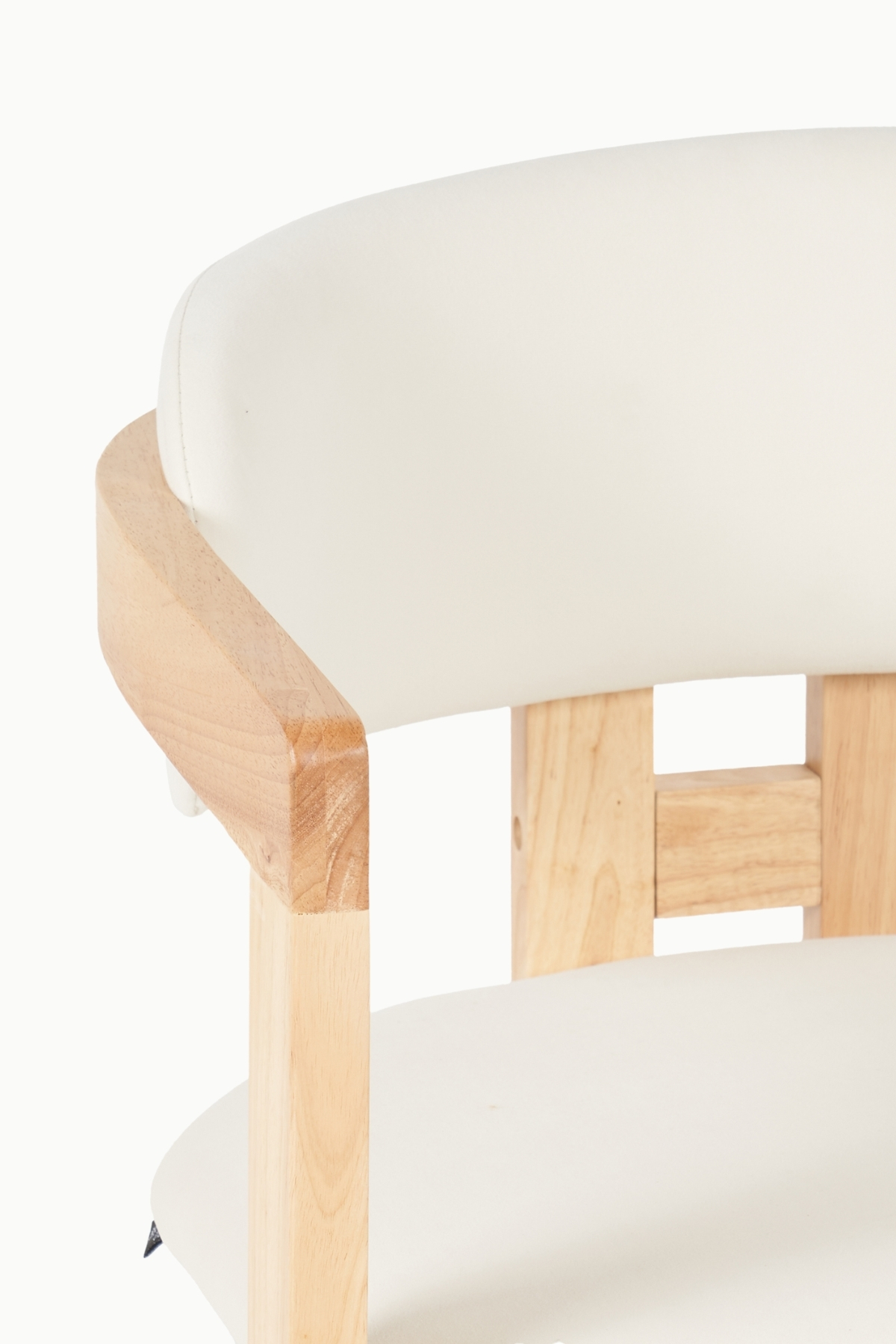 Chaise Bergamo en bois d’hévéa avec velours beige et pieds couleurs bois clair nature