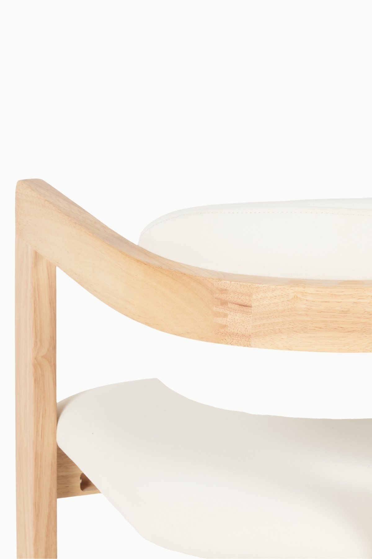 Chaise Bergamo en bois d’hévéa avec velours beige et pieds couleurs bois clair nature