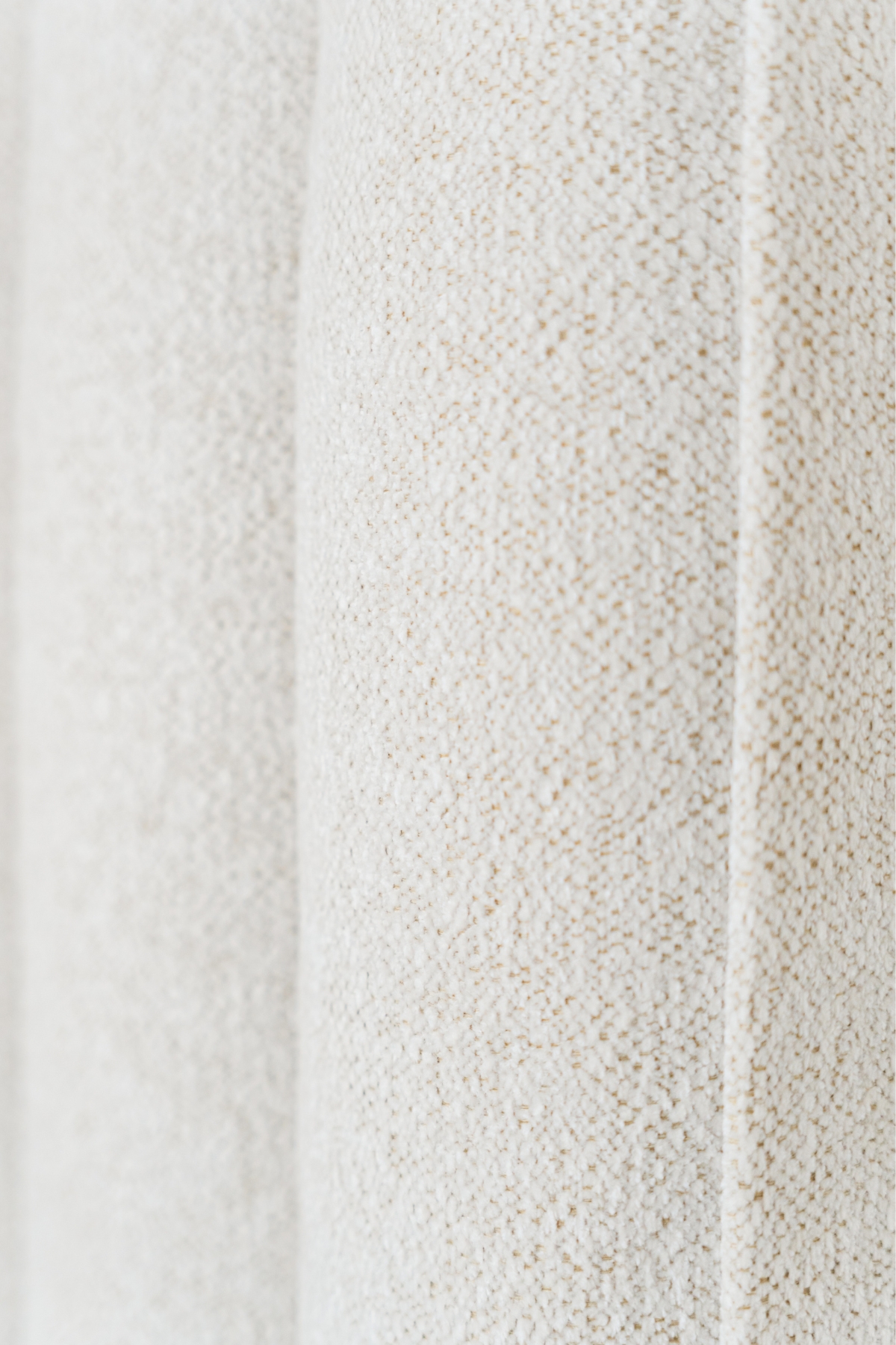 Lit coffre Prada 1 place, tissu chenille écru, fabrication européenne.