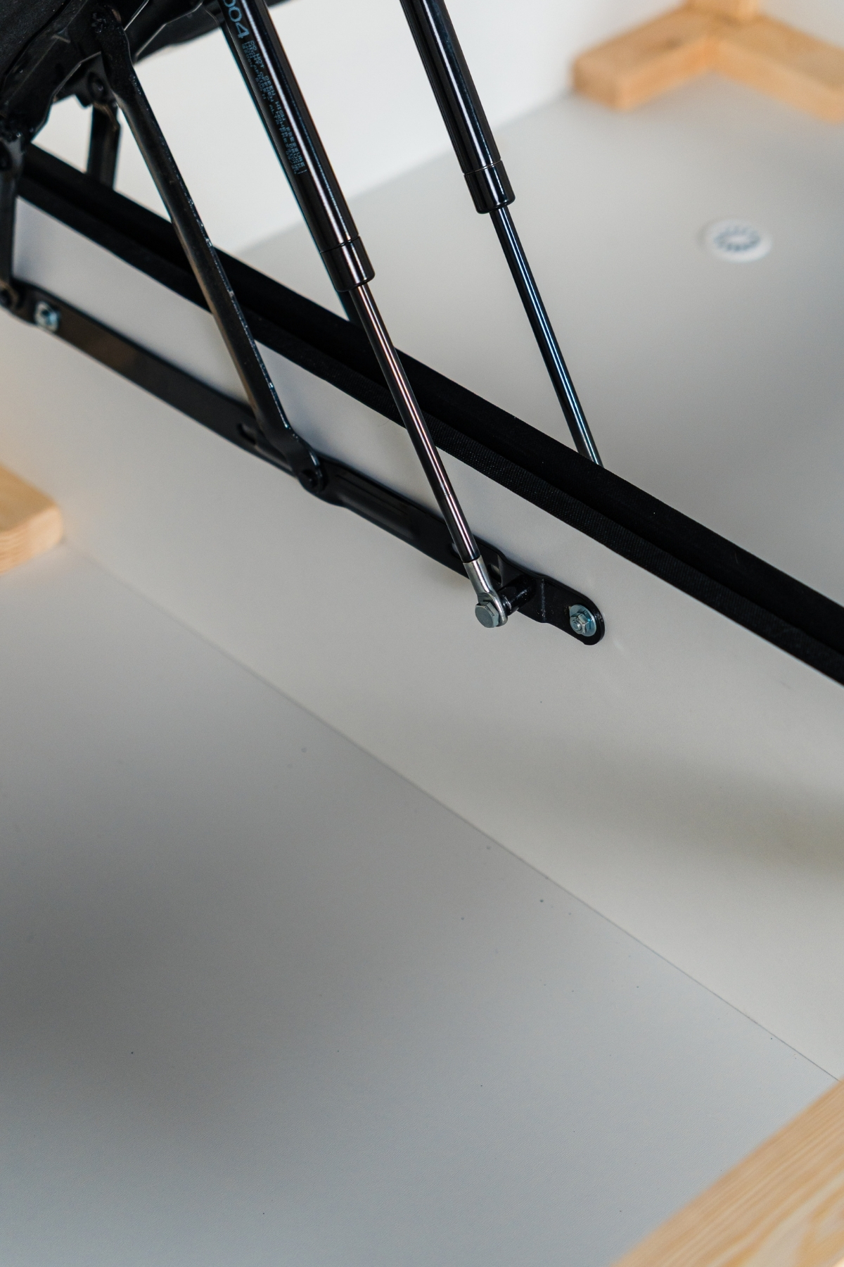 LIT_COFFRE_PRADA_2PL_CHENILLE_ECRU (8) Lit coffre Prada 2 places, tissu chenille écru, fabrication européenne.