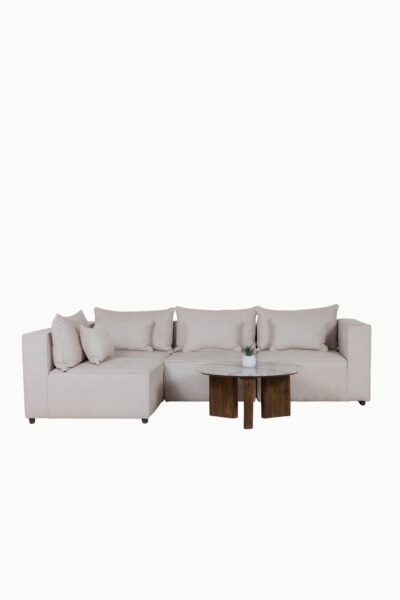 Canapé d'angle modulable en tissu chenille beige, composé de plusieurs modules avec coussins assortis"