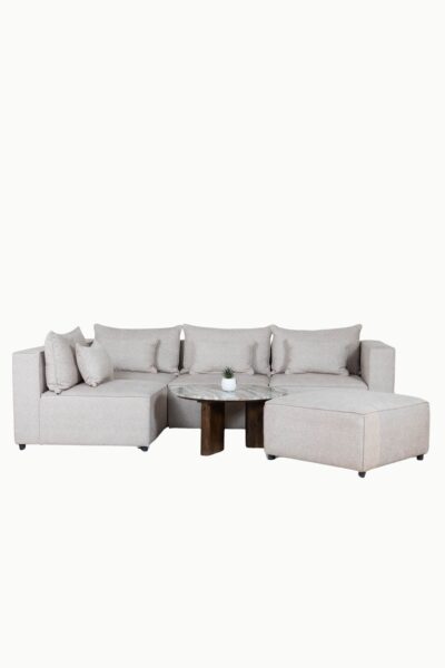 Canapé d'angle modulable en tissu chenille beige, composé de plusieurs modules avec coussins assortis"