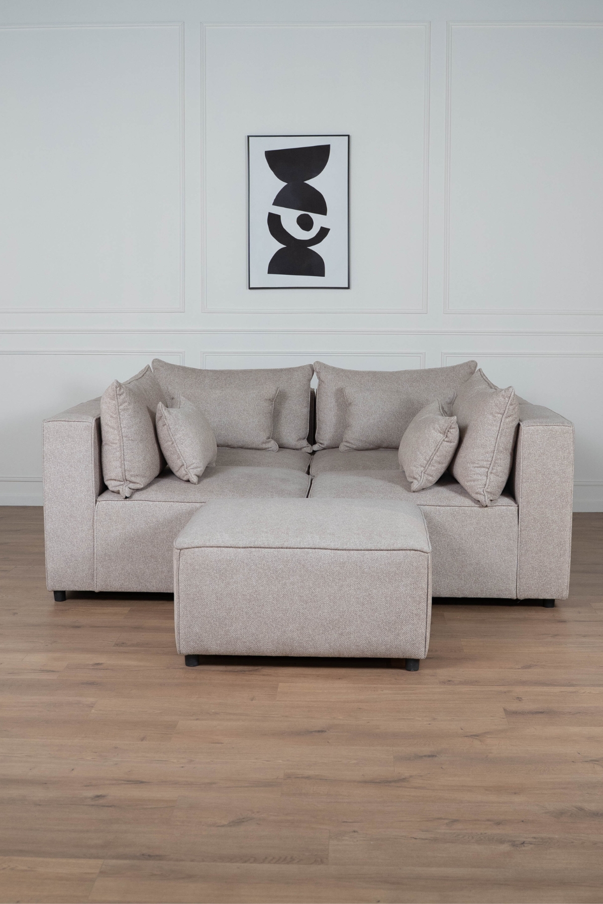 Canapé d'angle modulable en tissu chenille beige, composé de plusieurs modules avec coussins assortis"