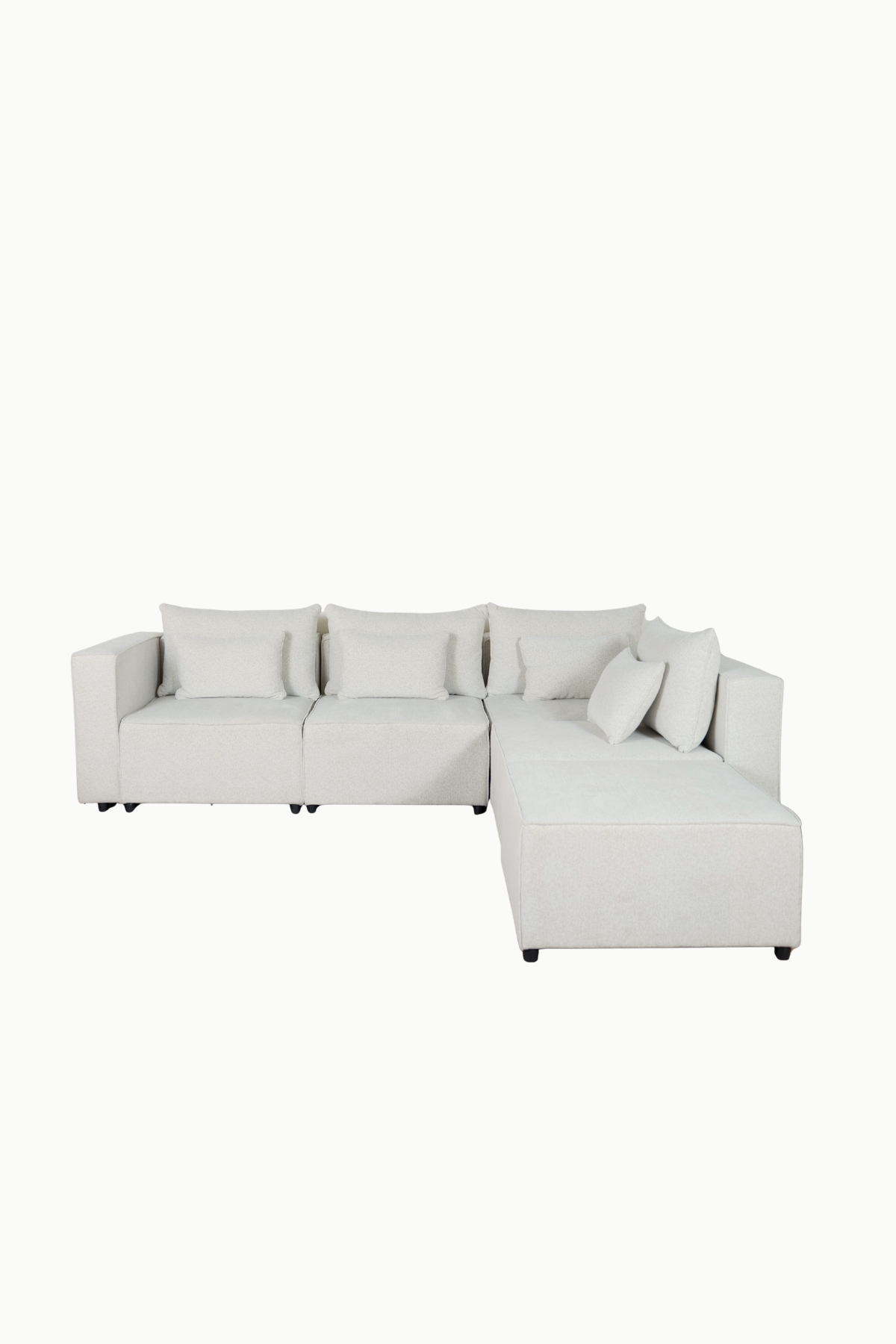 Canapé d'angle modulable en tissu chenille écru, composé de plusieurs modules avec coussins assortis"