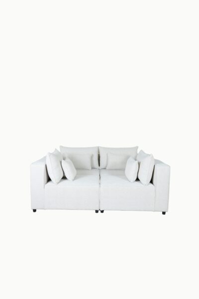 Canapé d'angle modulable en tissu chenille écru, composé de plusieurs modules avec coussins assortis"