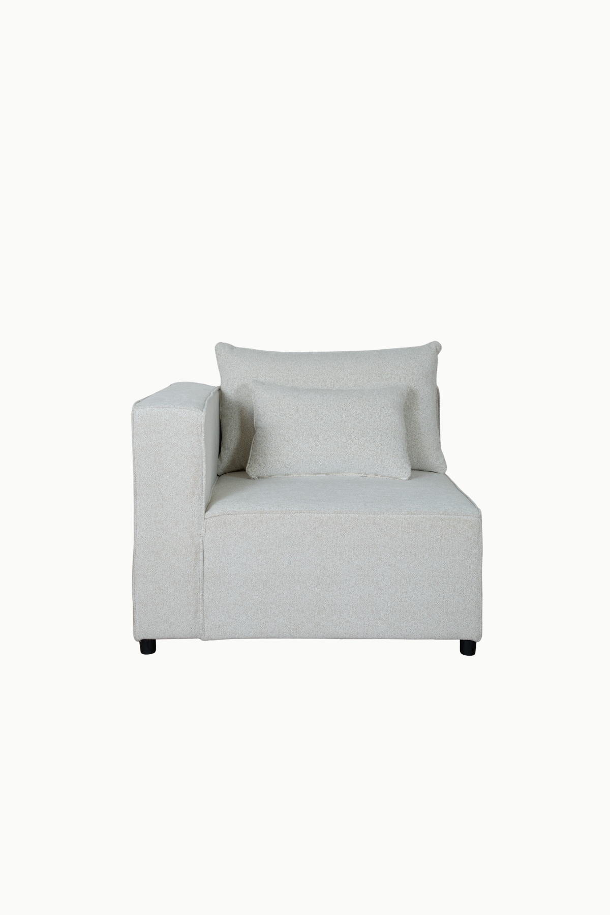 Canapé d'angle modulable en tissu chenille écru, composé de plusieurs modules avec coussins assortis"