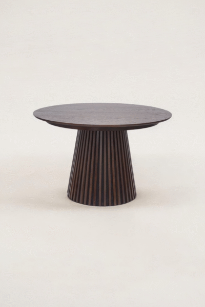 Table extensible Anna en bois MDF marron avec piétement conique nervuré, ronde 120 cm extensible à 160 et 200 cm, disponible en crème ou marron, design moderne et fonctionnel Maison des Meubles