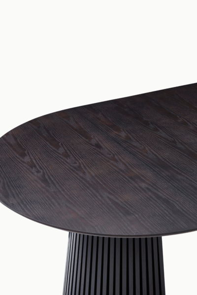 Table extensible Anna en bois MDF avec piétement conique nervuré, ronde 120 cm extensible à 160 et 200 cm, disponible en crème ou marron, design moderne et fonctionnel Maison des Meubles