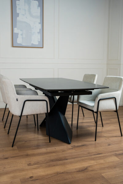 Table à manger EMPIRE extensible, plateau céramique. Couleur noire.