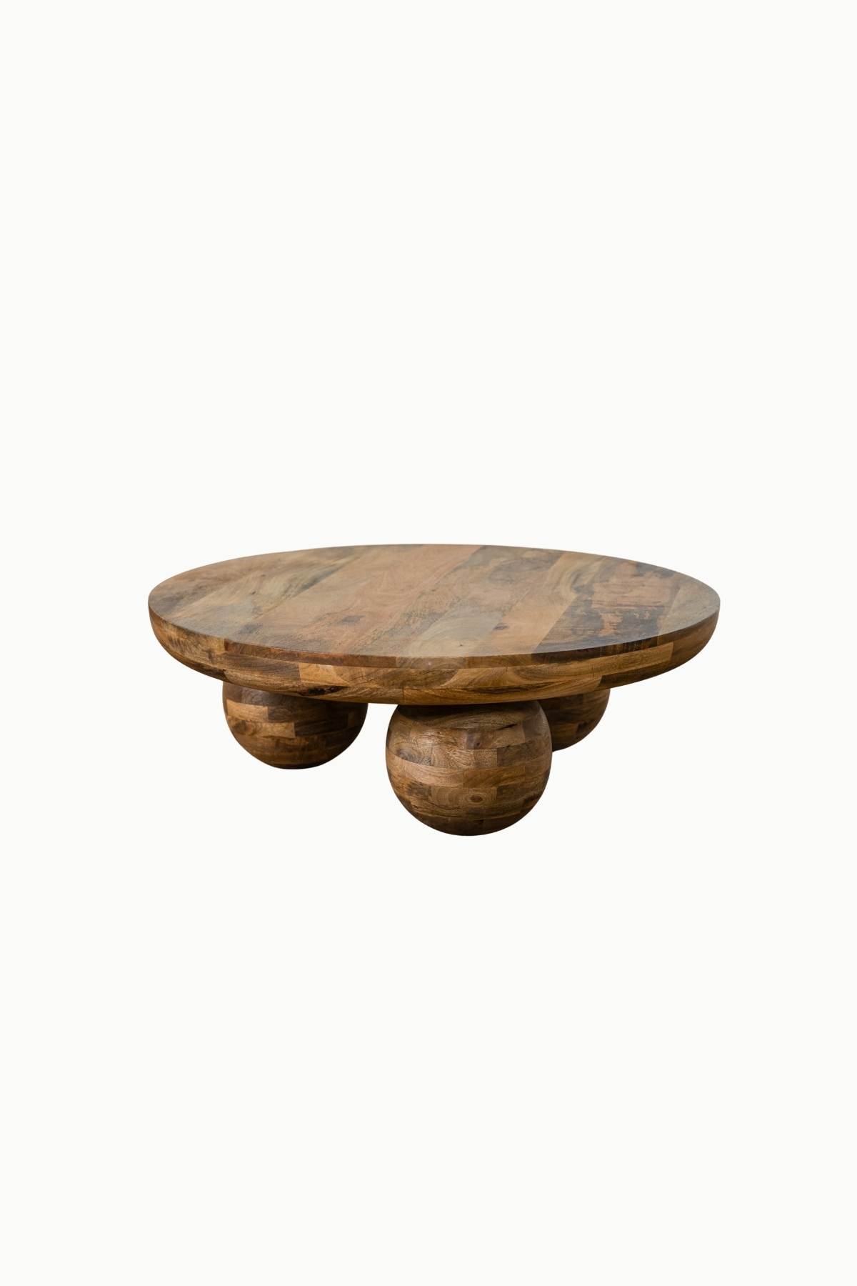 Table basse Balls ronde en bois de manguier marron avec pieds boule sculpturaux