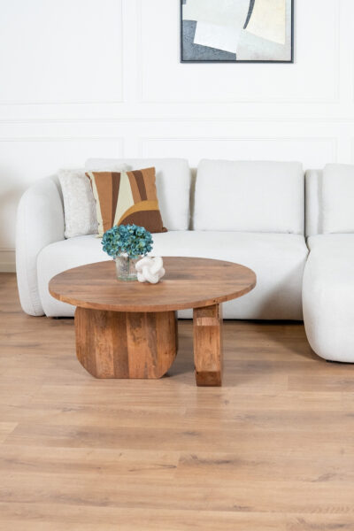 Table basse Leana ronde en bois d’acacia marron avec piètement sculptural