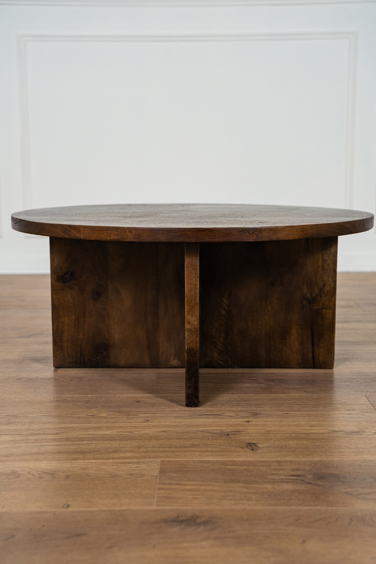 Table basse Milo ronde 80 cm en bois de manguier marron avec pieds croisés