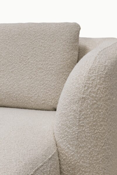 Canapé d’angle marina en laine bouclée écru, forme arrondie et assise confortable