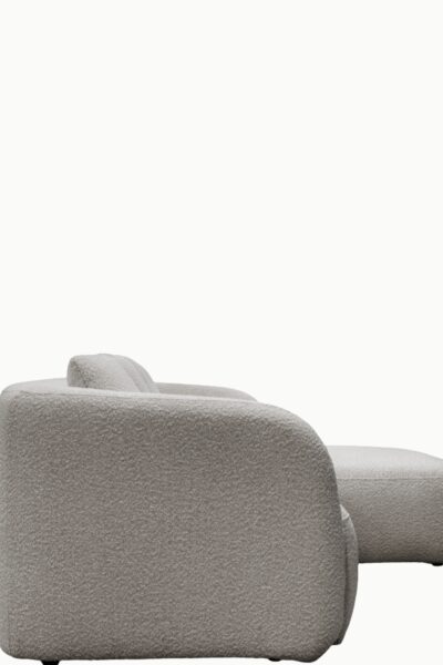 Canapé d’angle marina en laine bouclée grise, forme arrondie et assise confortable