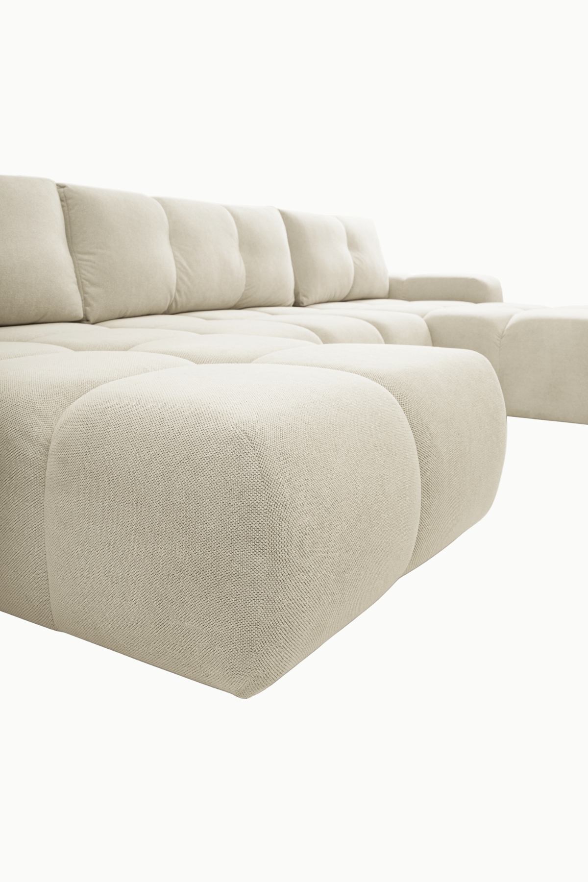 Canapé panoramique bubble en tissu chenille, assises capitonnées et forme généreuse