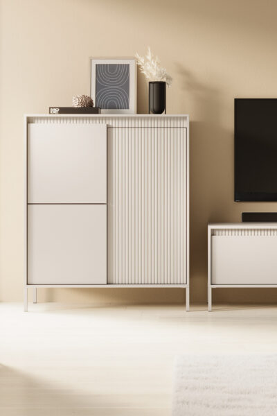 Buffet / commode haut Senso beige 103cm, design moderne avec façade cannelée et portes battantes , idéal salon contemporain