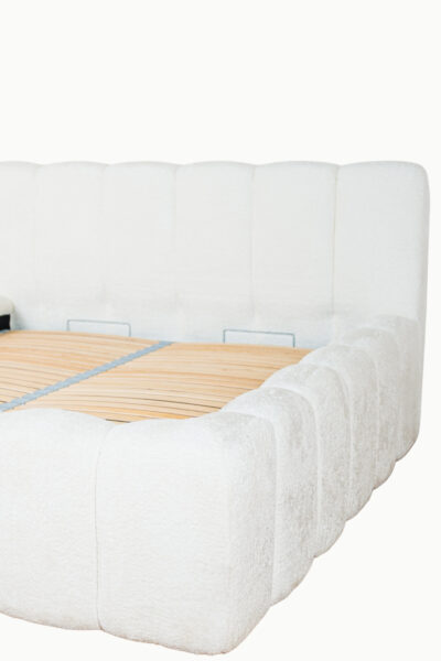 Lit coffre lisa deux places en tissu chenille écru, design contemporain minimaliste avec grand coffre de rangement et fabrication européenne haut de gamme.