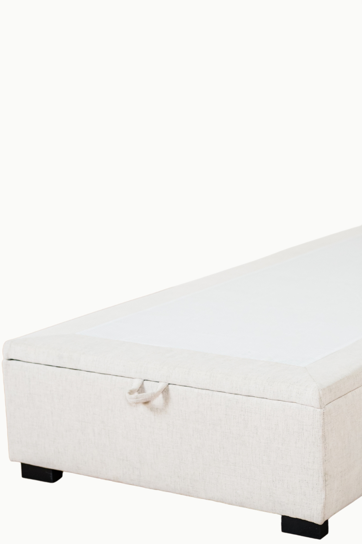 Lit coffre une place tina en tissu chenille écru, coffre de rangement, lattes en bouleau et fabrication européenne haut de gamme.