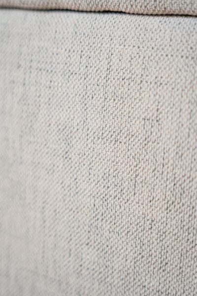 Lit coffre une place tina en tissu chenille écru, coffre de rangement, lattes en bouleau et fabrication européenne haut de gamme.