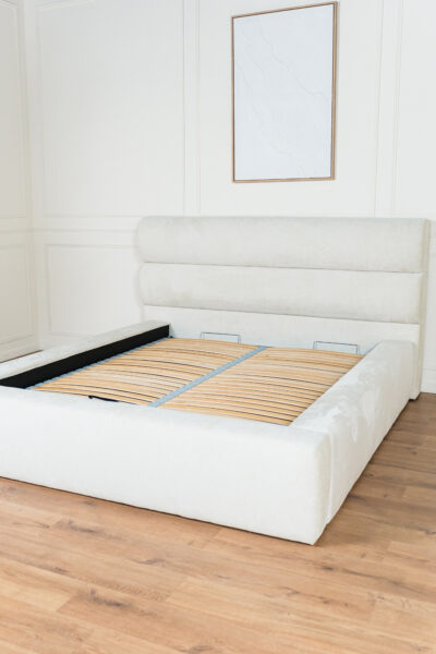 Lit coffre julia deux places en tissu chenille écru, design contemporain minimaliste avec grand coffre de rangement et fabrication européenne haut de gamme.