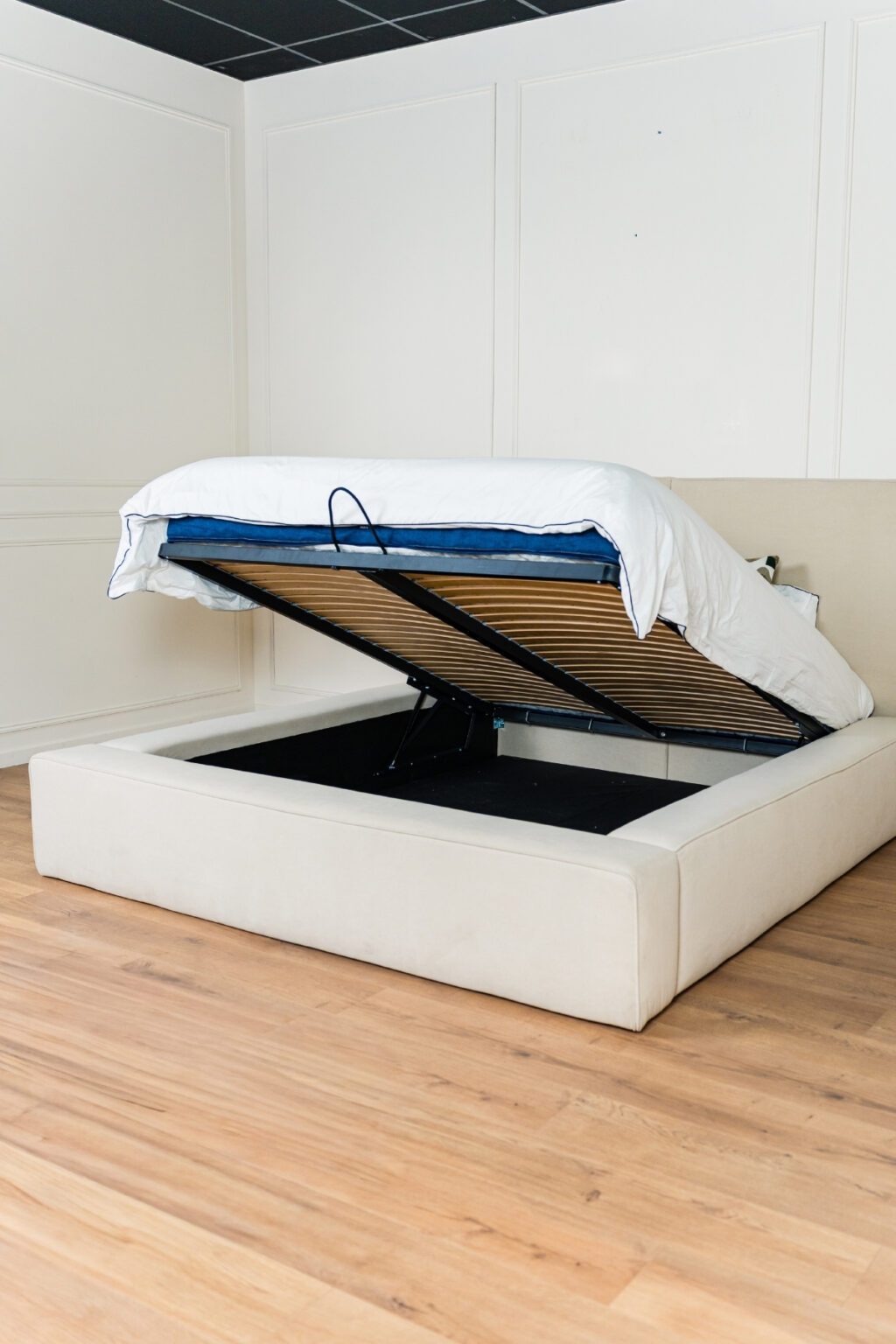 LIT COFFRE MAGNUM TISSU VELOURS 5 LIT COFFRE MAGNUM TISSU VELOURS 5