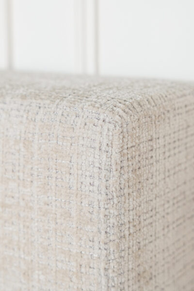 Lit coffre MIA deux places en tissu chenille beige, design contemporain minimaliste avec grand coffre de rangement et fabrication européenne haut de gamme.