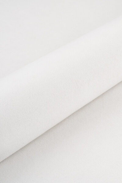 Velours présent sur le lit Orac