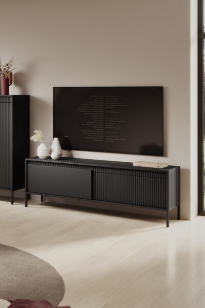 MEUBLE TV Senso noir 187cm, design moderne avec façade cannelée, portes battantes, idéal salon contemporain.