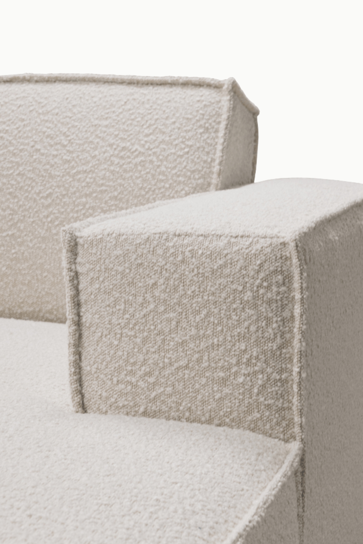 canapé d’angle Magnum en laine bouclée, avec assises larges, dossier bas, design moderne minimaliste