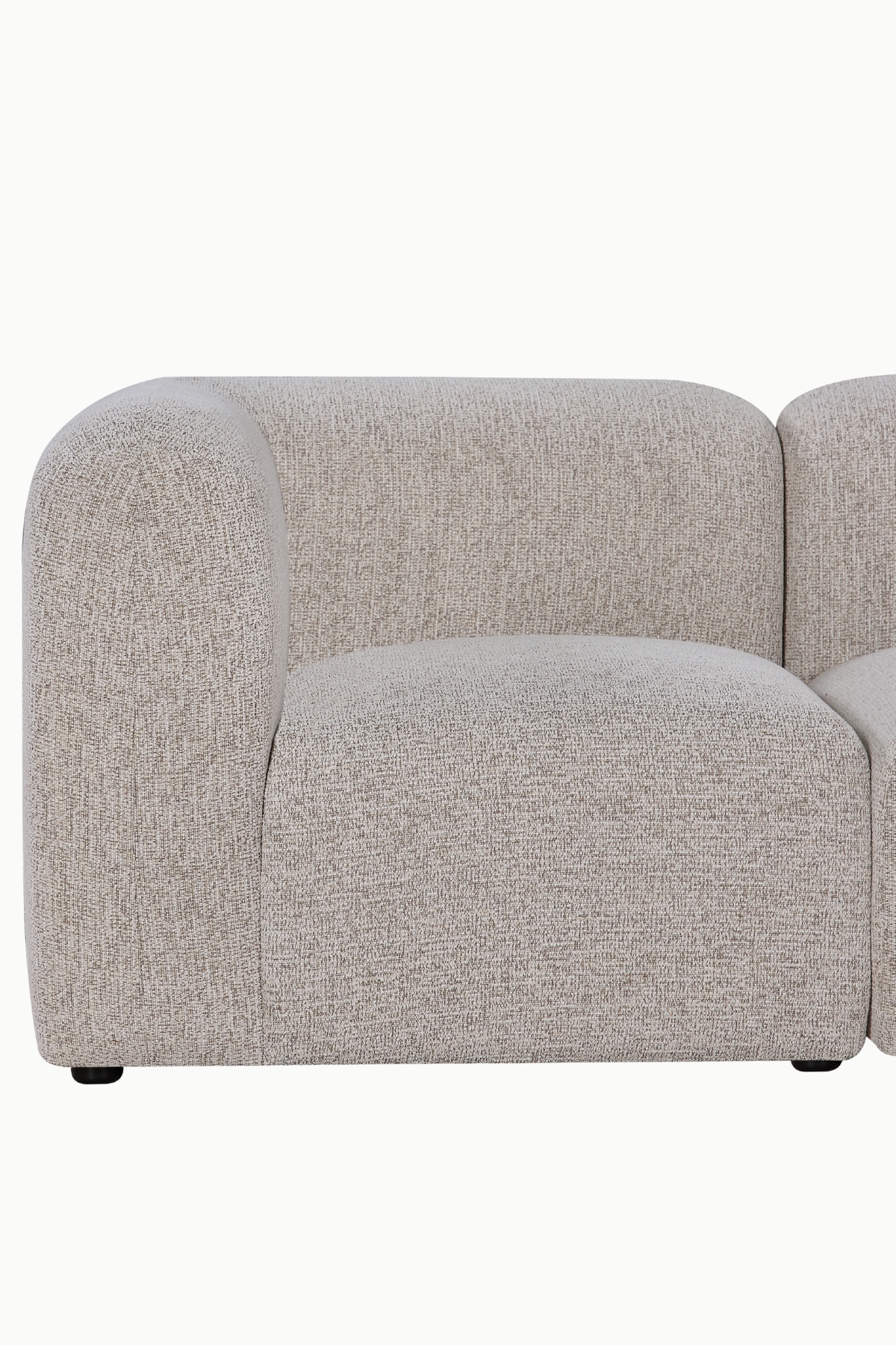 Découvrez le canapé d’angle modulable Bohem, un modèle design et confortable avec pouf assorti, idéal pour sublimer un salon contemporain.