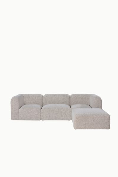 Découvrez le canapé d’angle modulable Bohem, un modèle design et confortable avec pouf assorti, idéal pour sublimer un salon contemporain.