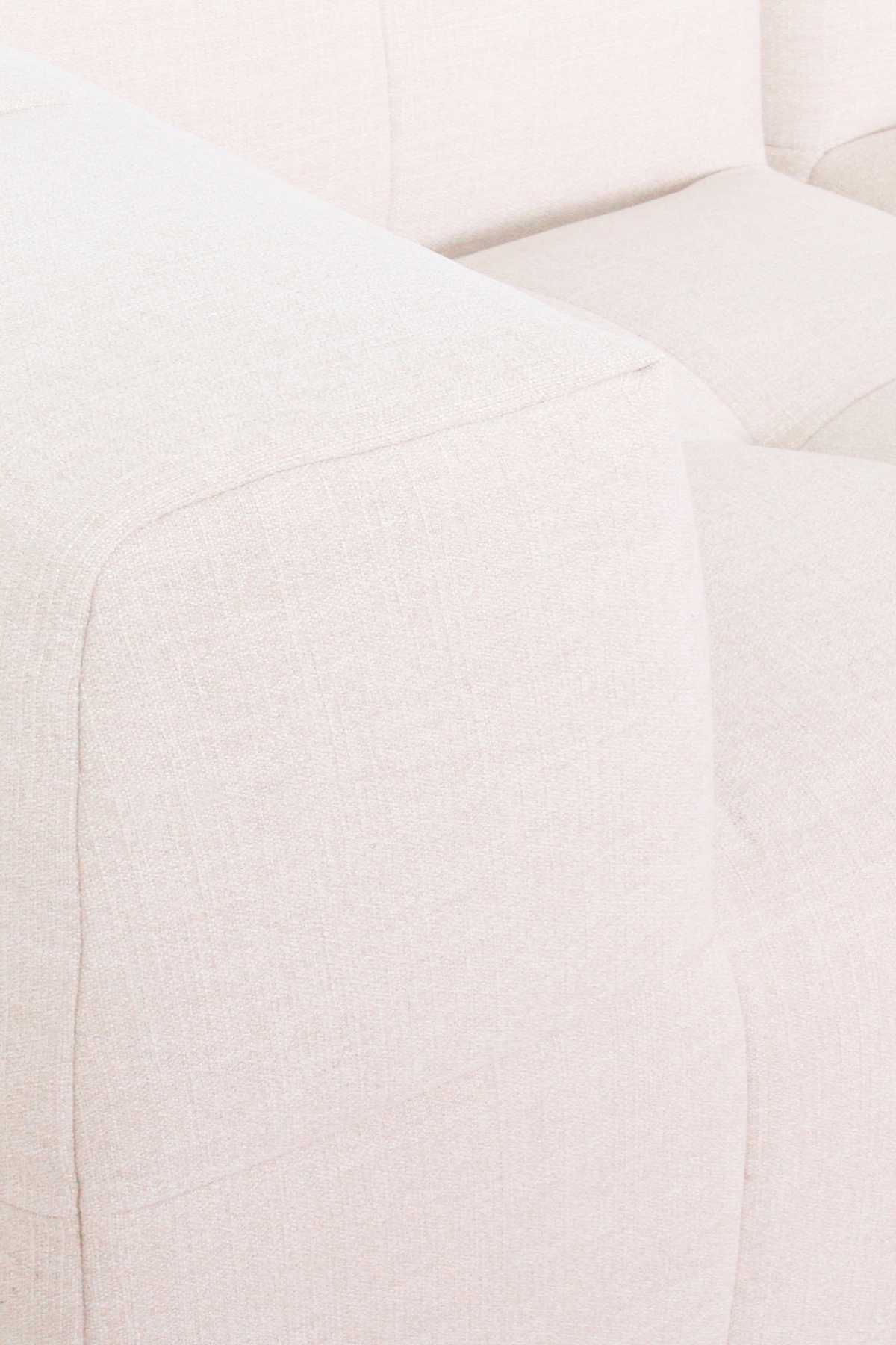 canapé d’angle réversible et modulable Sofia en tissu chenille beige, design moderne avec assises larges