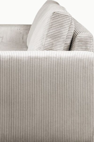 canapé d’angle Riviera en velours côtelé taupe, avec accoudoirs larges, assise profonde et méridienne