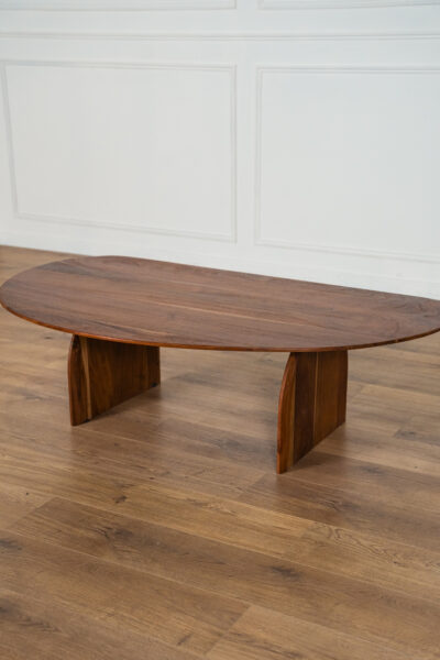 Table basse Maria (5) Table basse Maria en bois d'Acacia marron, forme organique et pieds forme arche. Minimaliste, Japandi